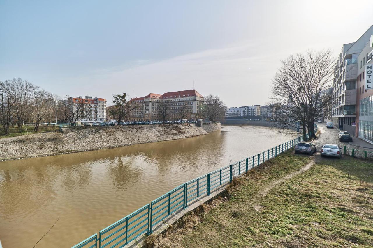 Under The Wroclove Sky By Noclegi Renters Wroclaw Bagian luar foto